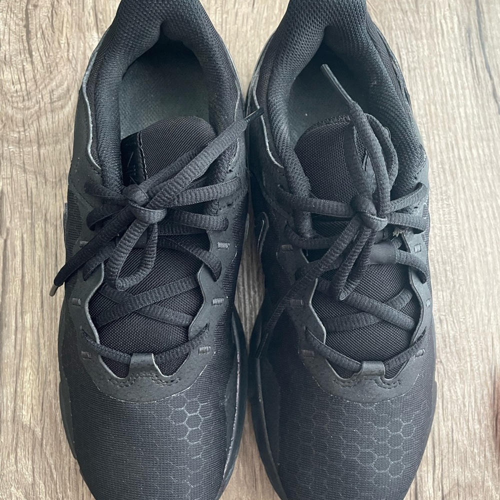 Nike Black Athletic Shoes with Sleek Design